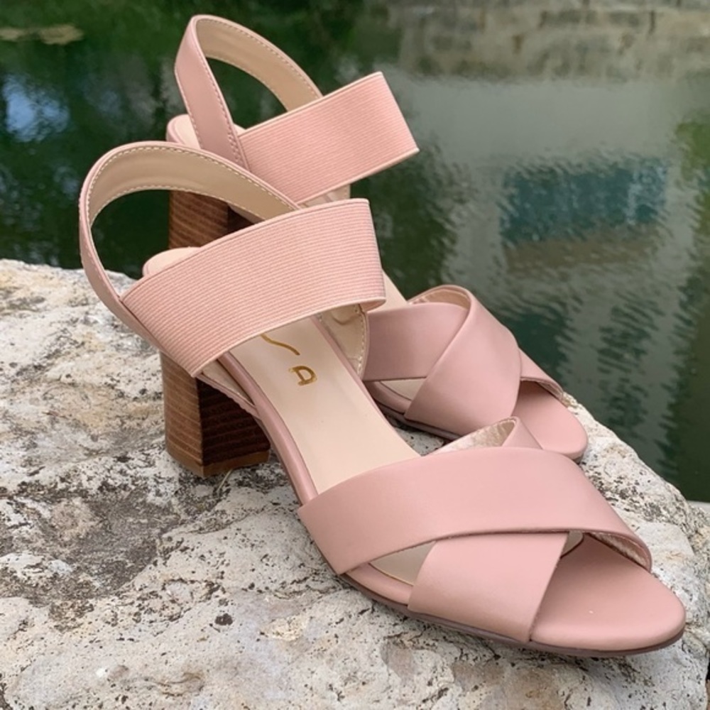 UNISA‎ WOOD STACKED HEEL, blush  SANDALS, in women’s size 9. NWOT